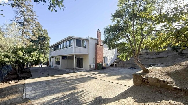 Building Photo - 3682 Seven Hills Rd