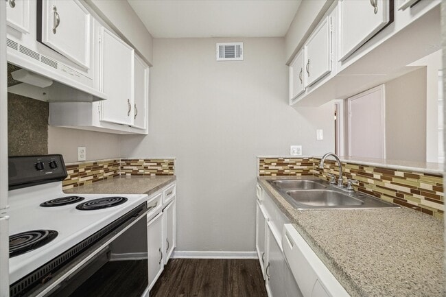 Building Photo - 201 Emerson St