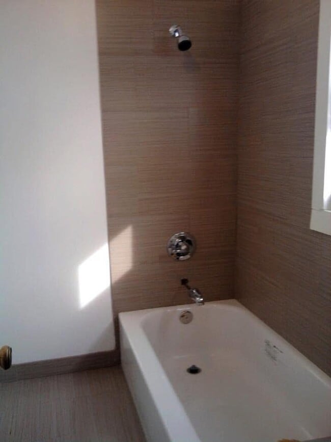 Foto del edificio - 3025 N Hamlin Ave