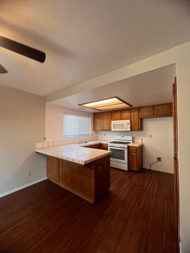 Building Photo - 1157 Santa Cruz Ave
