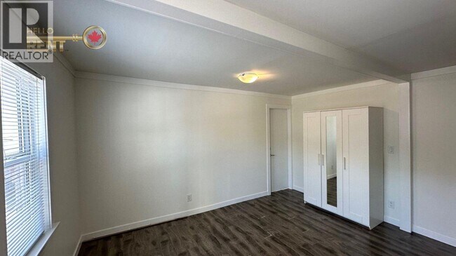 Building Photo - 130 Lonsdale Ave