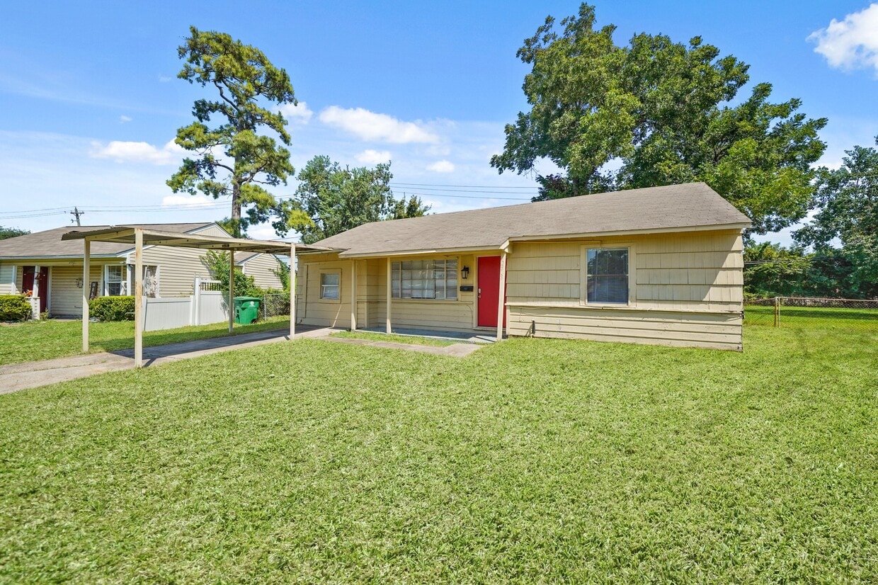 Primary Photo - 12513 Kathryn St