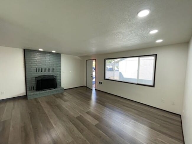 Foto del edificio - Newly Remodeled 3 Bedroom 1 Bathroom Ranch...