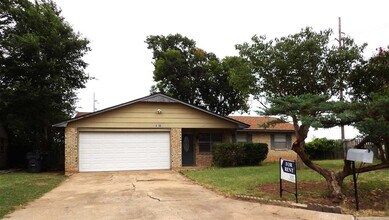 Building Photo - 6706 SW Cherokee Cir