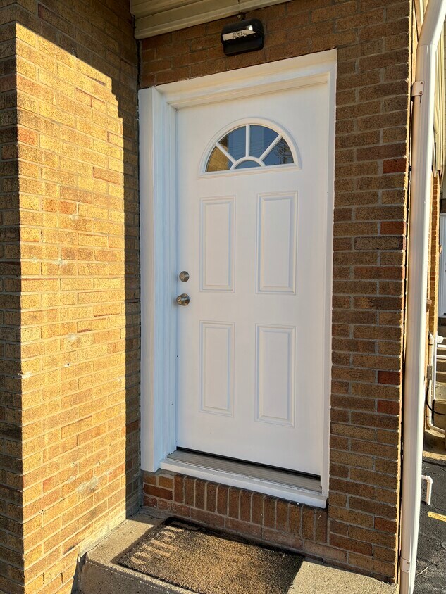 Primary Photo - 15 N Wickliffe Cir