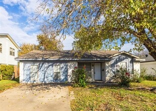 Building Photo - 1932 Mars Dr