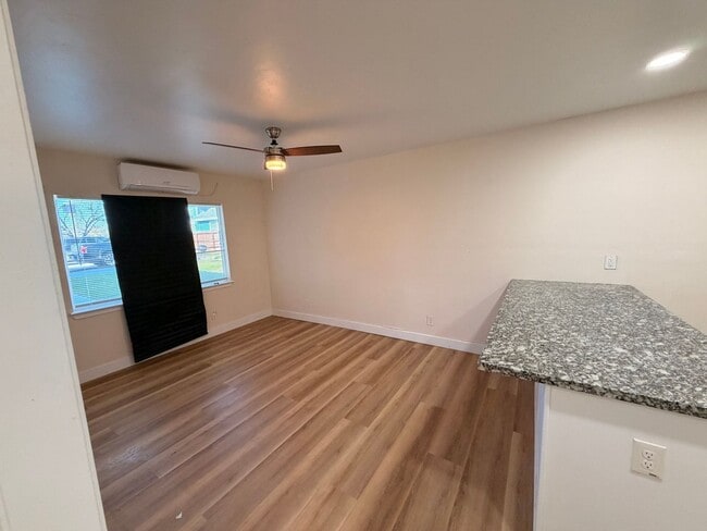 Building Photo - 2844 Rio Linda Blvd