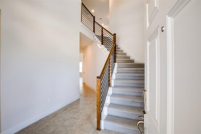 Foto del edificio - 12706 Bloomington Dr