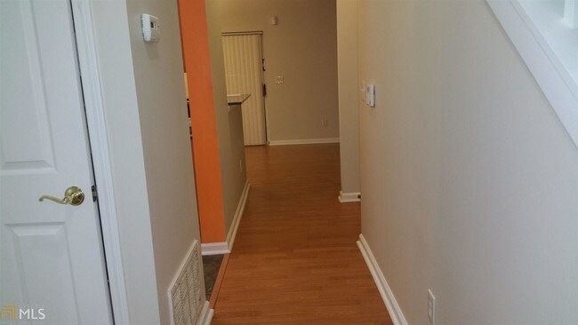 Foto del edificio - 2442 Laurel Cir NW