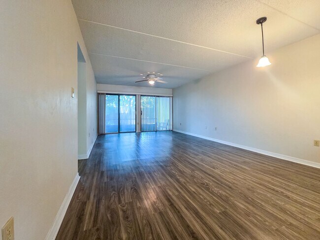 Foto del edificio - Spacious 2/1.5 in Somerset Village