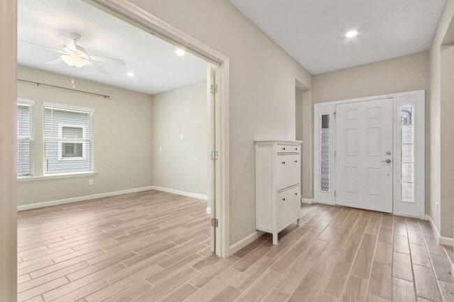 Building Photo - Spacious 3BR/3.5BA Home with Office & Reso...