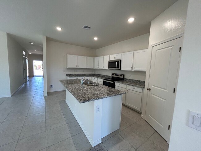 Building Photo - 4 BR, 3 bath, Beautiful Maricopa home in p...
