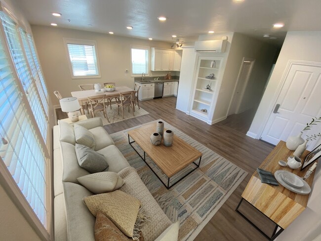 Spacious Main Living - 1524 F St