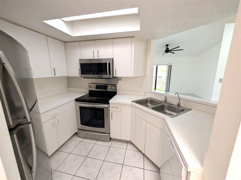 Primary Photo - 9705 SW 138th Ave