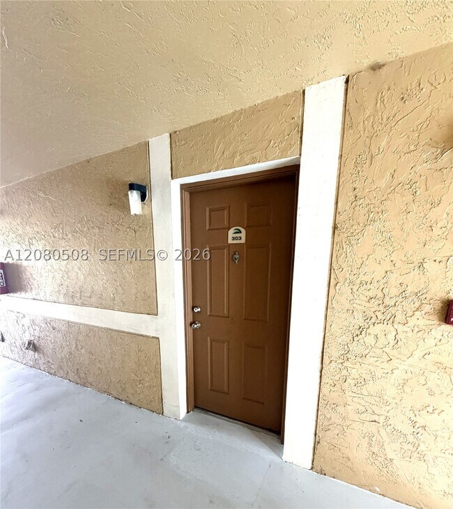 Building Photo - 351 Palm Way