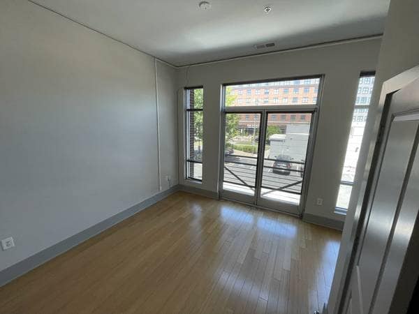 Building Photo - 2133 Southend Dr