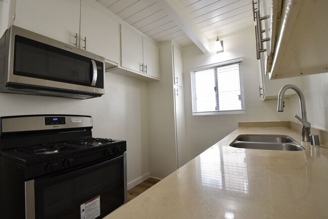 Foto del edificio - 6125 Whitsett Ave