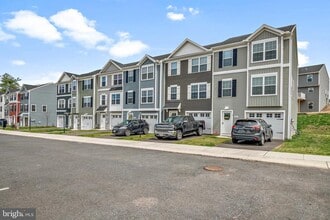 Building Photo - 300 Alfalfa Dr
