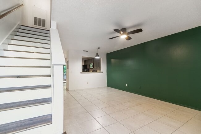 Building Photo - Tampa Palms 2 bed / 2.5 Bath Townhome for ...