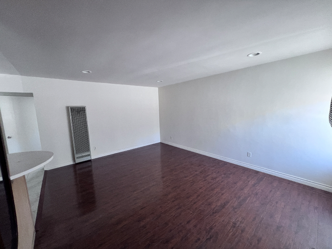 Foto del edificio - 305 N Vinedo Ave
