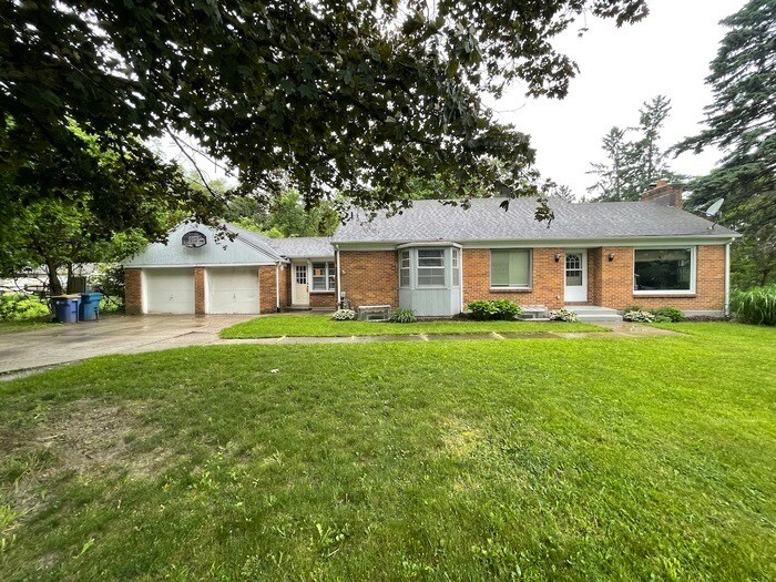 Awesome Sprawling Ranch Home on the NW Side - Awesome Sprawling Ranch  Home on the NW Side