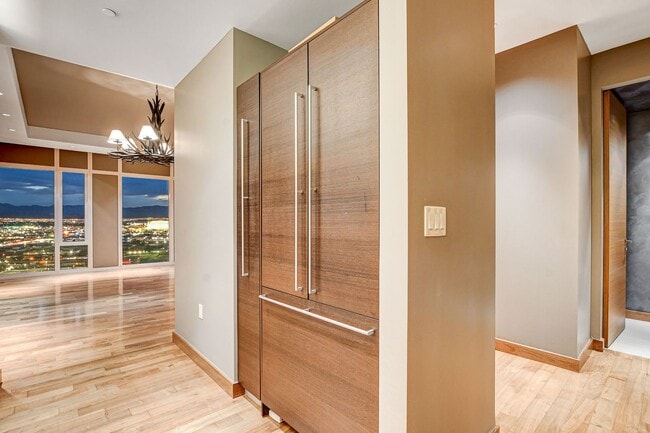 Building Photo - Waldorf Astoria 2711-City/Mtn views from t...