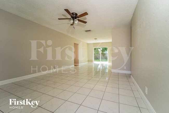 Foto del edificio - 7872 SW 4th Pl