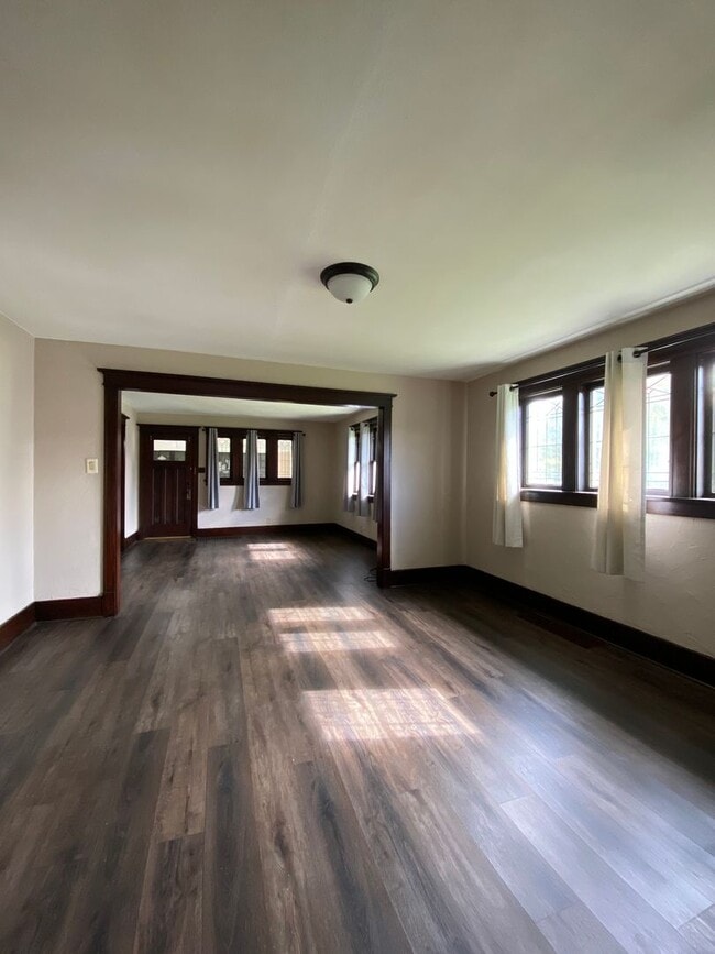 Building Photo - Beautiful 2 Bedroom Single Family Home in ...