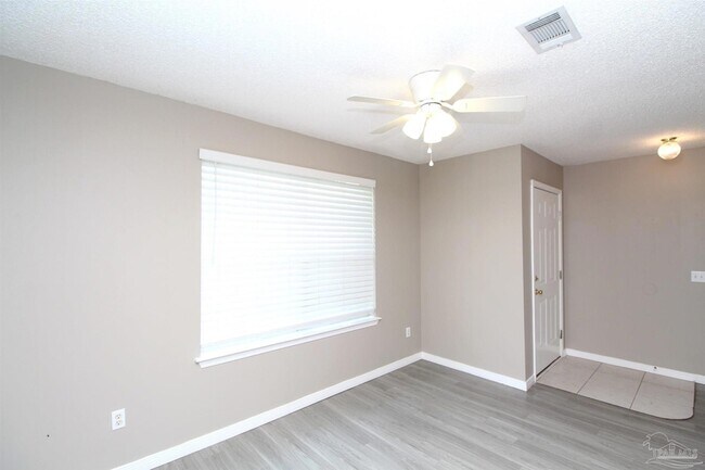 Foto del edificio - 6923 Cedar Ridge Cir