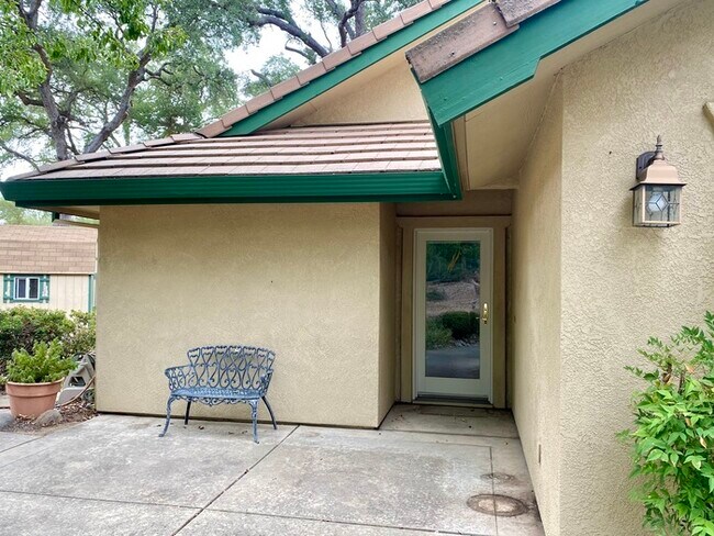 Foto del edificio - 8008 Fox Meadow Ln