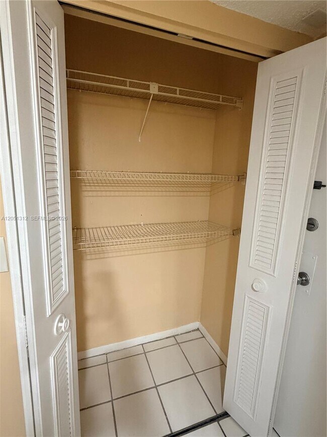 Foto del edificio - 14311 N Kendall Dr