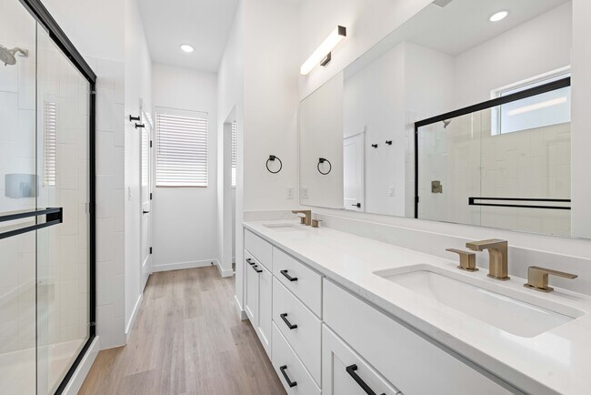 Foto del edificio - 4110 Hill Ln