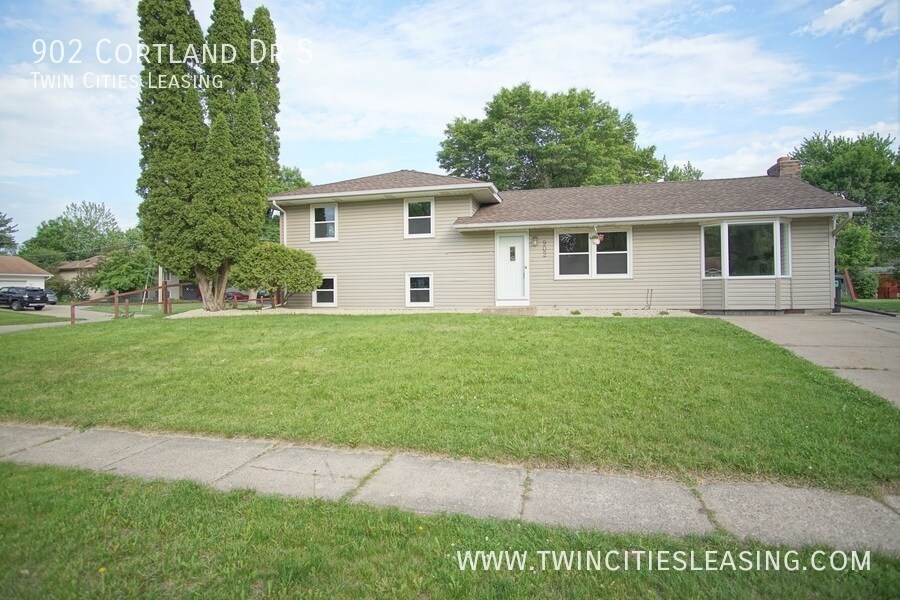 Foto principal - 902 Cortland Dr S