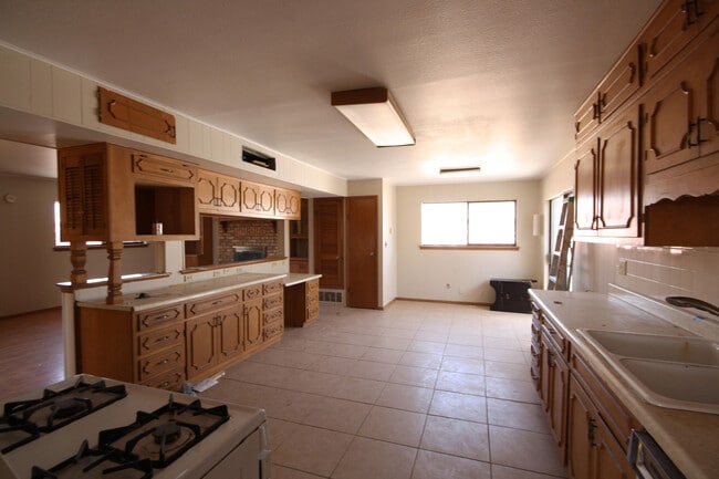 Building Photo - 5829 Macaw Ave