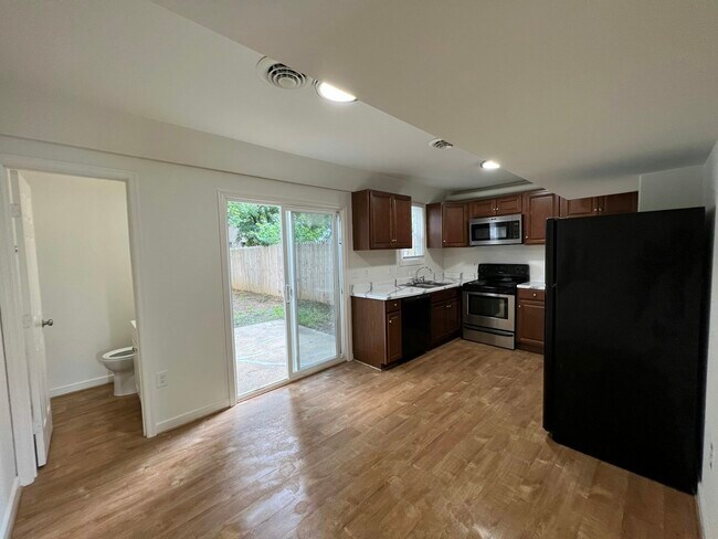 Foto del edificio - 307 Cedarwood Rd