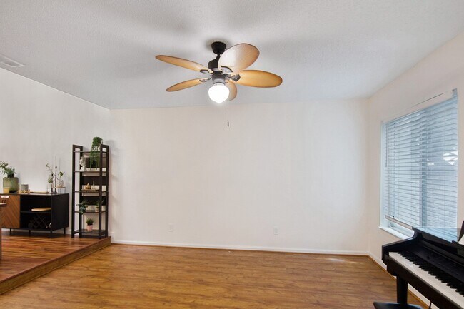 Building Photo - 11681 Village Pl Dr