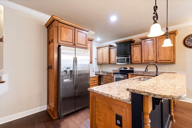 Foto del edificio - UPCOMING LISTING-CUSTOM BUILT HOME IN PINEHURST