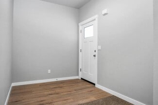 Building Photo - 4445 Sunnyside Rd SE