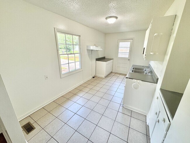 Foto del edificio - Statesville - 3BR/1BA