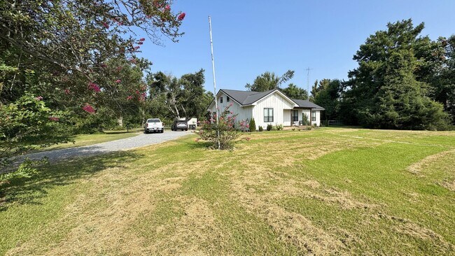Building Photo - 993 Highway 17