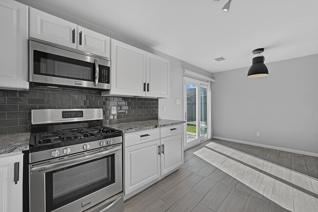 Building Photo - 6705 Sherwood Dr
