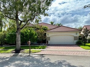 Building Photo - 656 Verona Pl