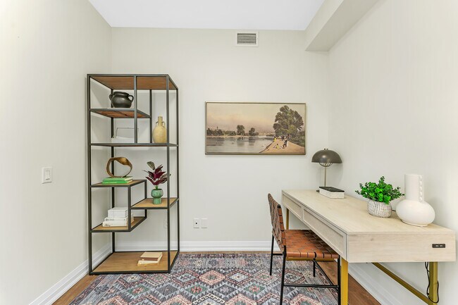 Photo du bâtiment - Beautiful 2BD, 2BA + Den unit in a NEW building!