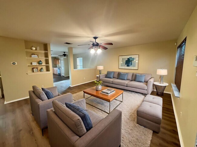 Foto del edificio - FRESHLY PAINTED  | ONE STORY  |  OPEN CONCEPT  |  GREAT LOCATION: 1604 & SHAENFIELD