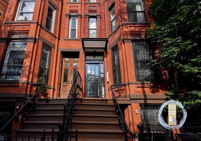 Building Photo - 405 Franklin Ave
