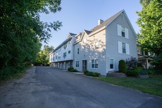 Building Photo - 207 Smythe St