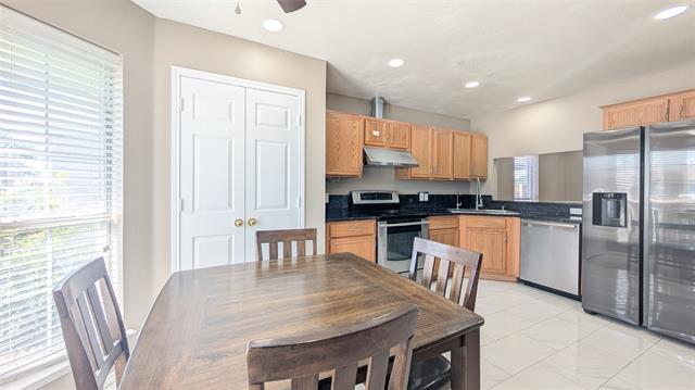 Foto del edificio - 5718 Creekridge Dr
