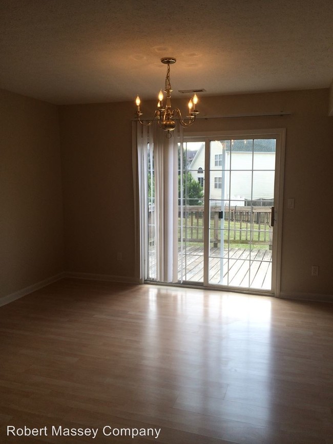 Building Photo - 3916 Pinoak View Ct