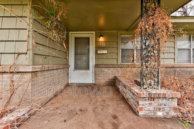 Foto del edificio - 1506 NE 43rd St