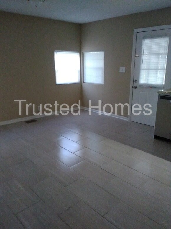Foto del edificio - 12485 Swan Ln